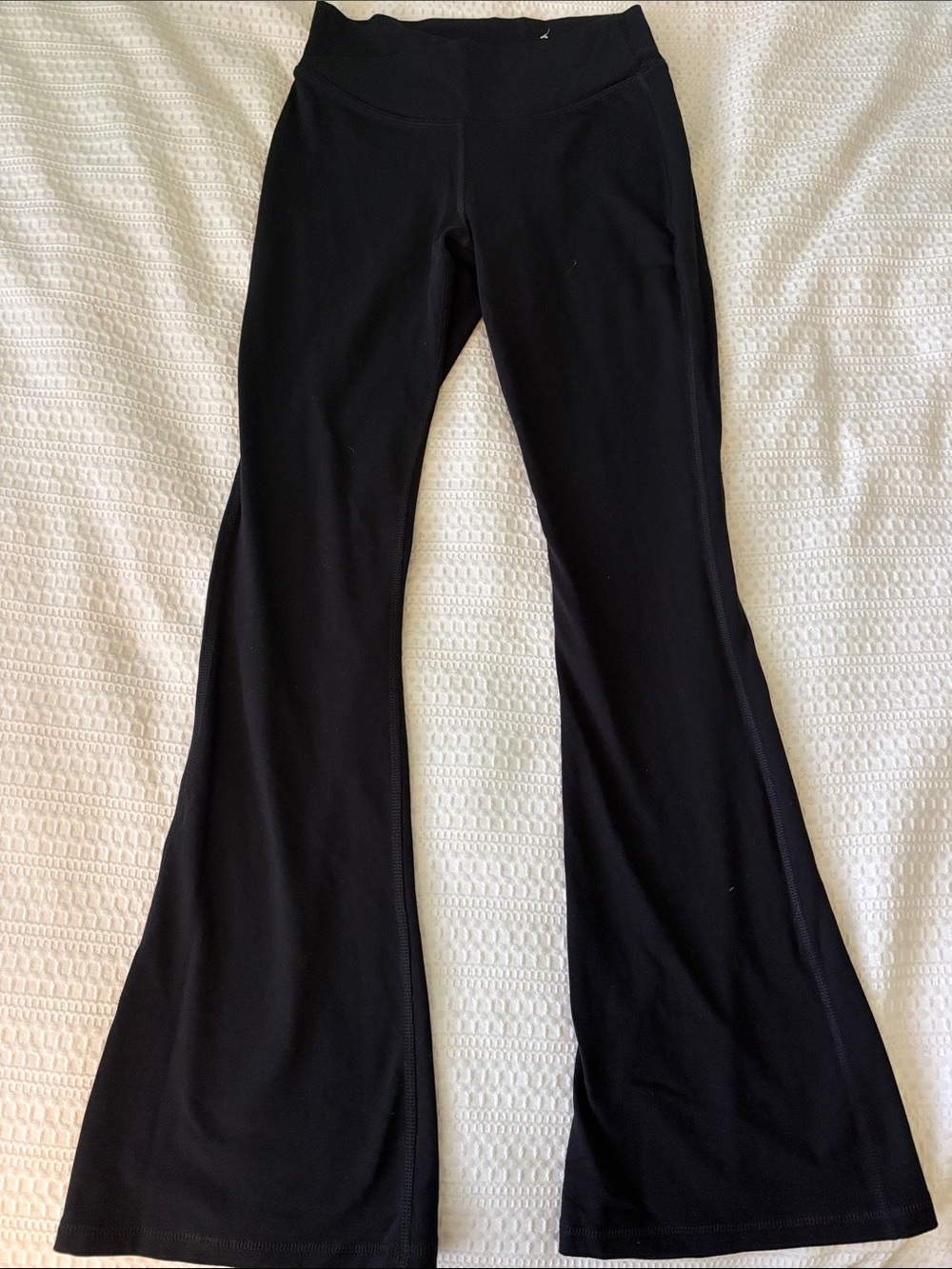 Old Navy Black High-Rise Flare Active Leggings cross over waistband